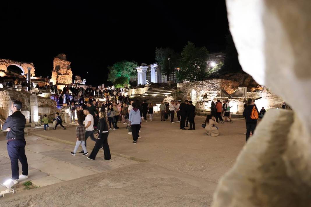 O kentte 'gece müzeciliği' başladı: Turistler buraya akın ediyor! 11
